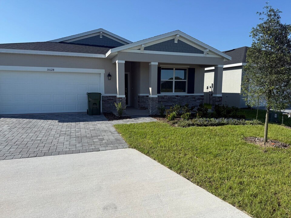 10128 Huntingnet Way in Leesburg, FL - Building Photo