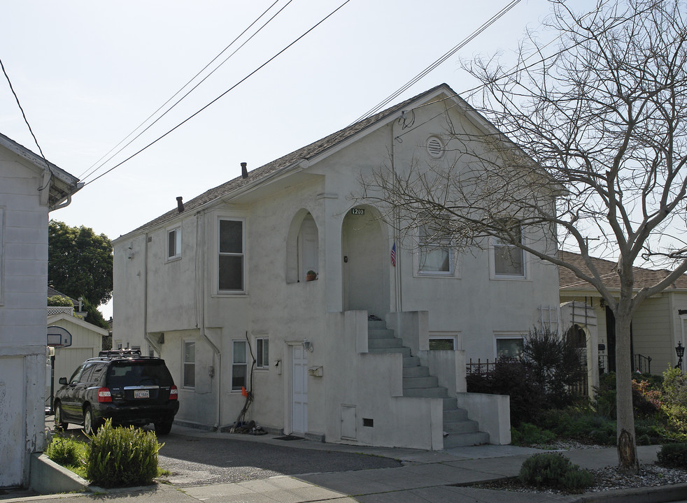 1210 Peach St in Alameda, CA - Building Photo