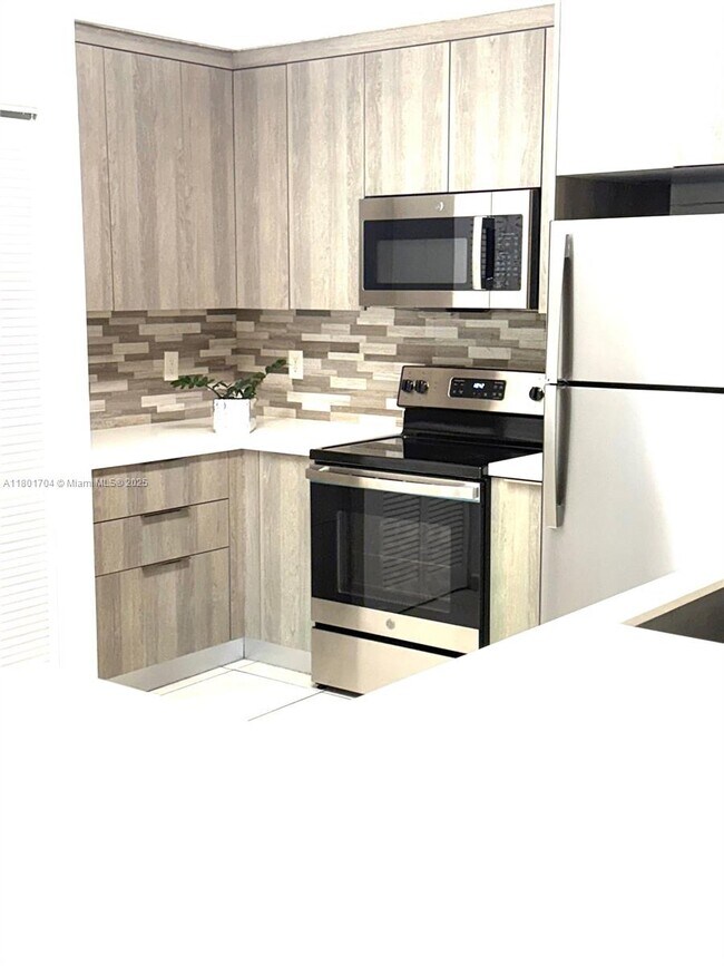 7340 NW 114th Ave in Doral, FL - Building Photo - Building Photo