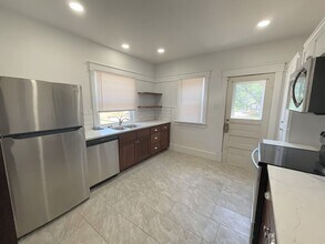 940 E Delmar St in Springfield, MO - Foto de edificio - Building Photo