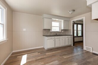 17204 Mapleboro Ave in Maple Heights, OH - Building Photo - Building Photo