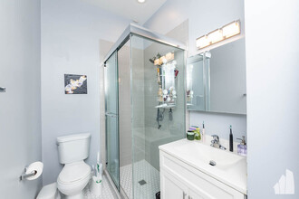 2335 W Moffat St, Unit # 02 in Chicago, IL - Building Photo - Building Photo