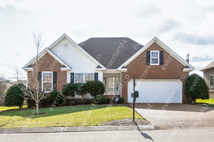 1105 McDonough Cir in Thompson's Station, TN - Building Photo