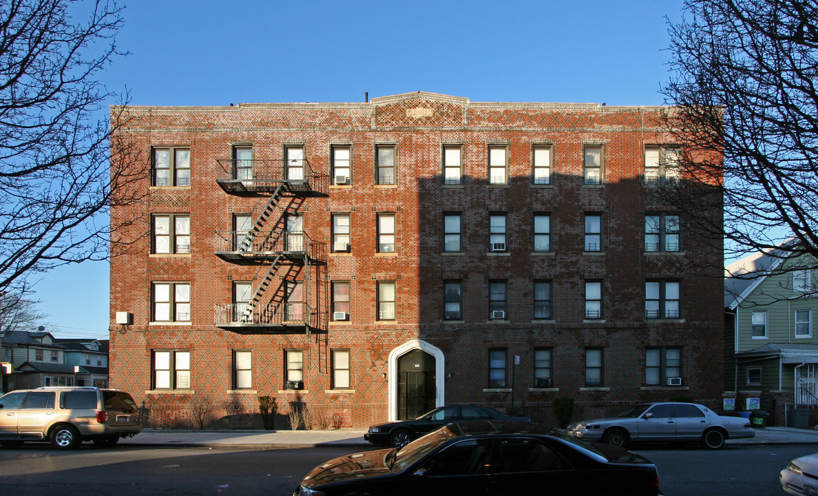 Sun Ray Court in Brooklyn, NY - Foto de edificio