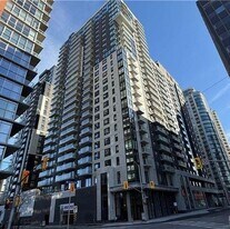 180 George St in Ottawa, ON - Building Photo