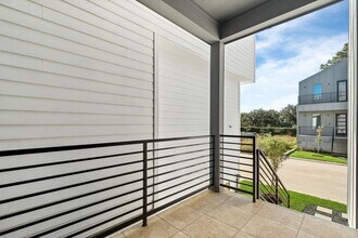 5610 Savyon Dr in Houston, TX - Building Photo - Building Photo