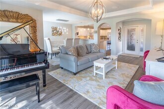 9079 Astonia Way in Ft. Myers, FL - Foto de edificio - Building Photo