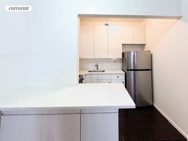 67 E 3rd St in New York, NY - Foto de edificio - Building Photo