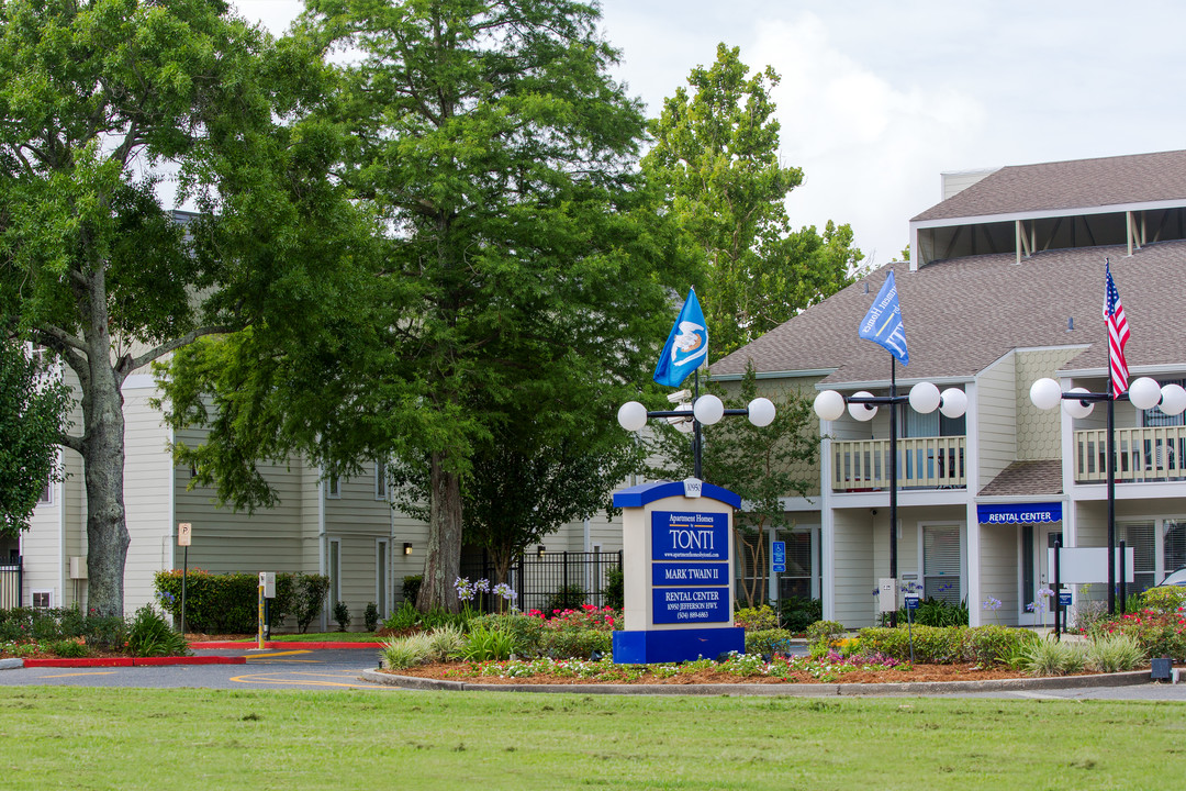 Mark Twain II in River Ridge, LA - Building Photo