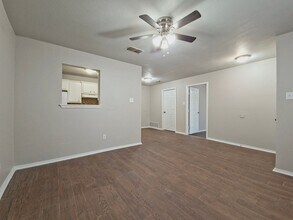 5863 6th St in Lubbock, TX - Building Photo - Building Photo