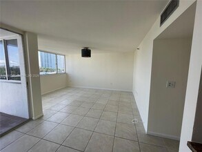 1700 NW N River Dr, Unit 901 in Miami, FL - Building Photo - Building Photo