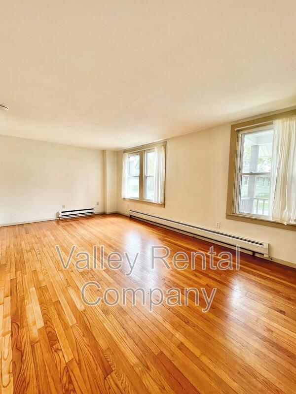 16 Bates St in Northampton, MA - Building Photo - Building Photo