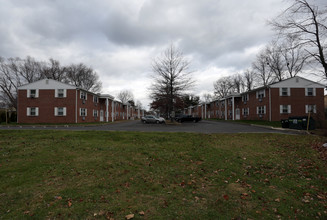 Sycamore Gardens in Willow Grove, PA - Building Photo - Building Photo