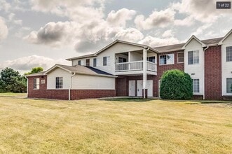 8055 Lexington Pl in Pleasant Prairie, WI - Building Photo - Building Photo