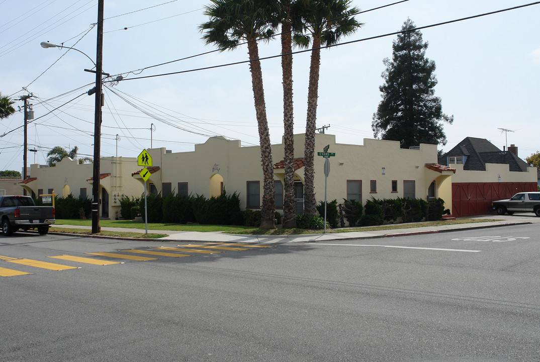 2090 Evans Ave in Ventura, CA - Foto de edificio