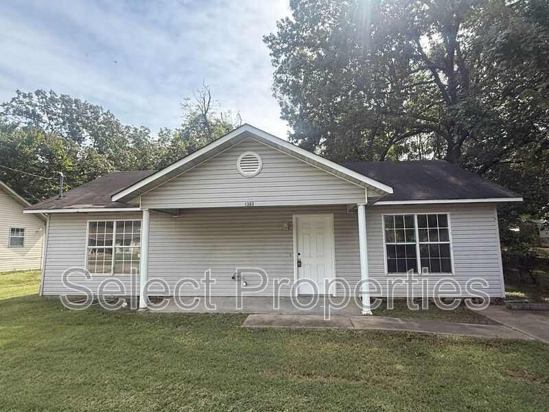 1303 Dana Debbie St in Jonesboro, AR - Building Photo