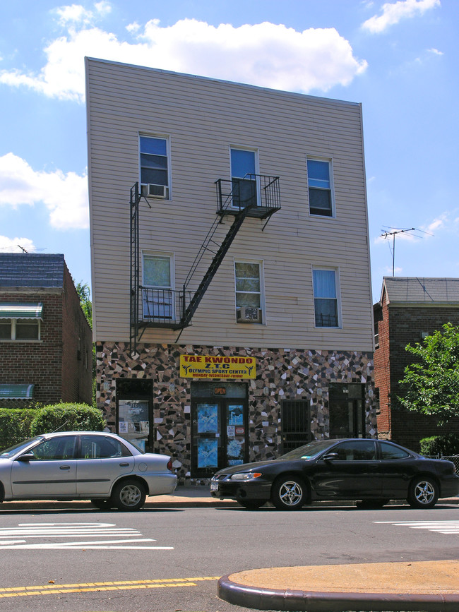 1683 Unionport Rd in Bronx, NY - Building Photo - Building Photo