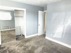 8040 S Westnedge Ave in Portage, MI - Building Photo - Building Photo