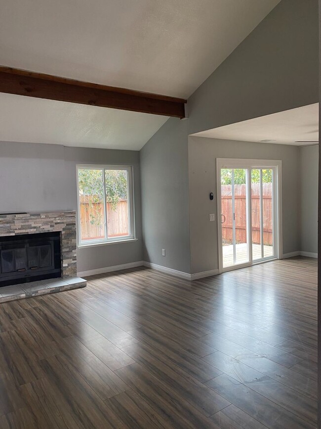 68 Ishi Cir in Sacramento, CA - Building Photo - Building Photo