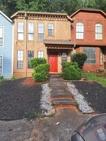 867 Brandy Oaks Ln in Stone Mountain, GA - Building Photo