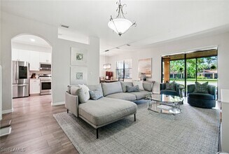 7585 Bristol Cir in Naples, FL - Building Photo - Building Photo