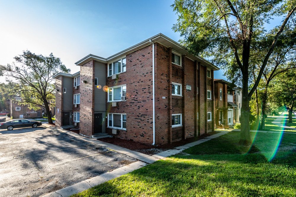 14031 S School St in Riverdale, IL - Building Photo