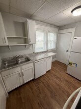 1561 Massachusetts Ave in Lansing, MI - Building Photo - Building Photo