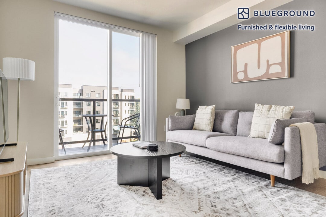 18004 Midvale Ave N in Shoreline, WA - Foto de edificio