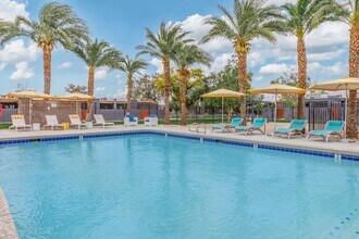 Aqua Apartments in Tempe, AZ - Foto de edificio - Building Photo