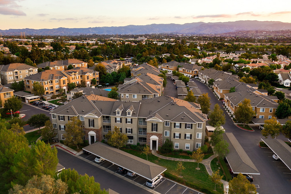 Bridgeport Coast in Santa Clarita, CA - Foto de edificio