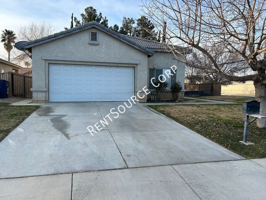 406 E Avenue J7 in Lancaster, CA - Building Photo