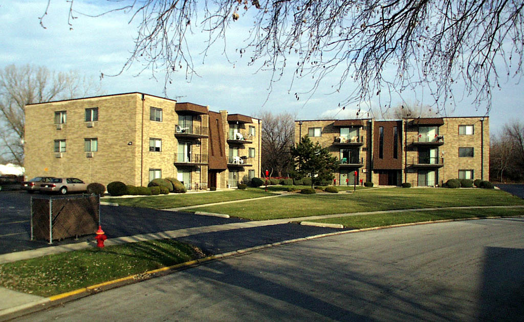 647-651 Carroll Pky in Glenwood, IL - Foto de edificio