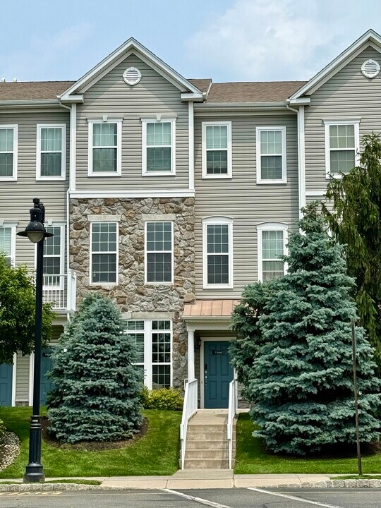 7 Aster Ln in Garfield, NJ - Foto de edificio