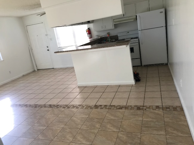 26 Nedra Ct in Sacramento, CA - Foto de edificio - Building Photo