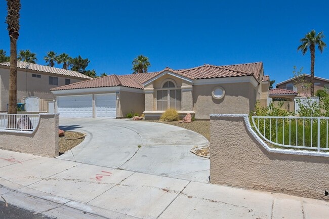 968 E Robindale Rd in Las Vegas, NV - Building Photo - Building Photo