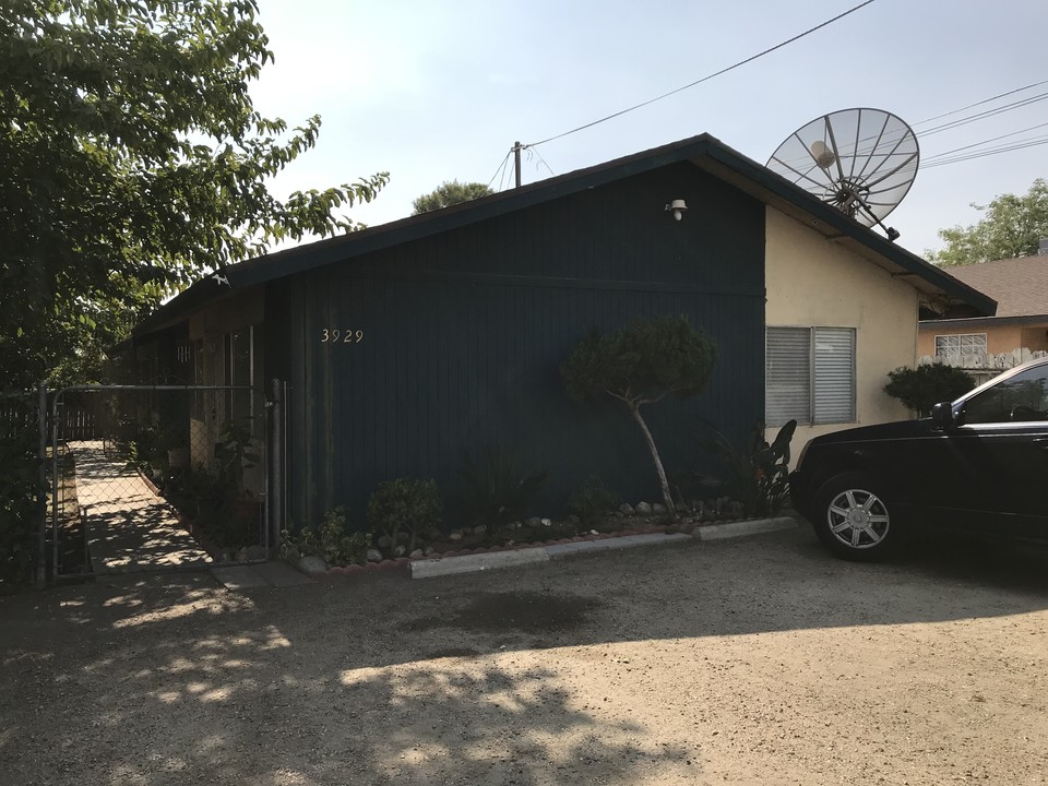 3929 Mitchell Ave in Bakersfield, CA - Building Photo