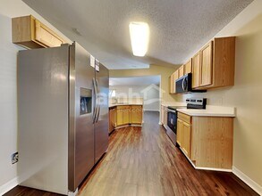 4045 Half Moon Cir in Middleburg, FL - Building Photo - Building Photo