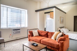 823 N 2nd St in Milwaukee, WI - Foto de edificio - Building Photo