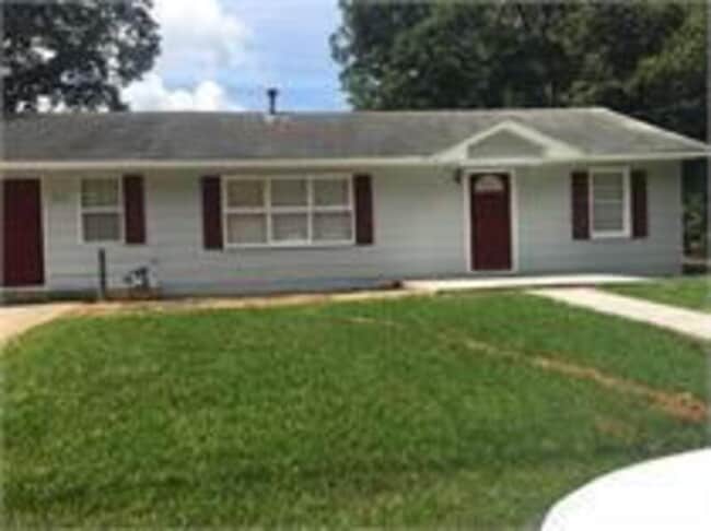 805 Pamela Dr in Griffin, GA - Building Photo - Building Photo