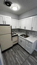 2211 Lincoln St in Hollywood, FL - Building Photo - Building Photo