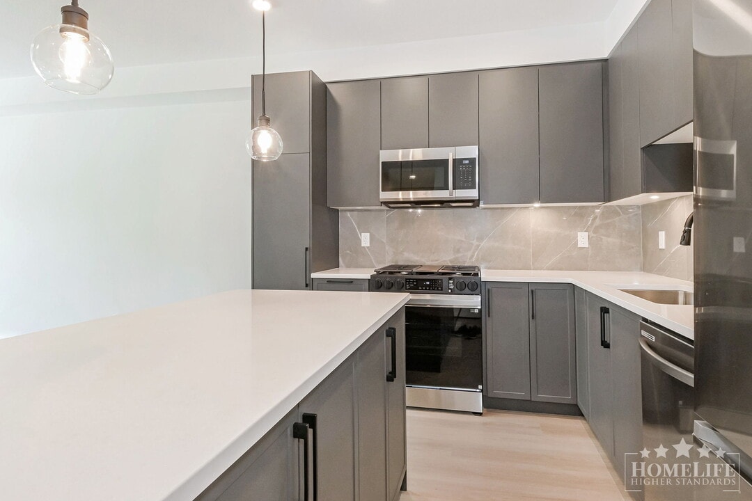 3438-146A 146A St in Surrey, BC - Building Photo