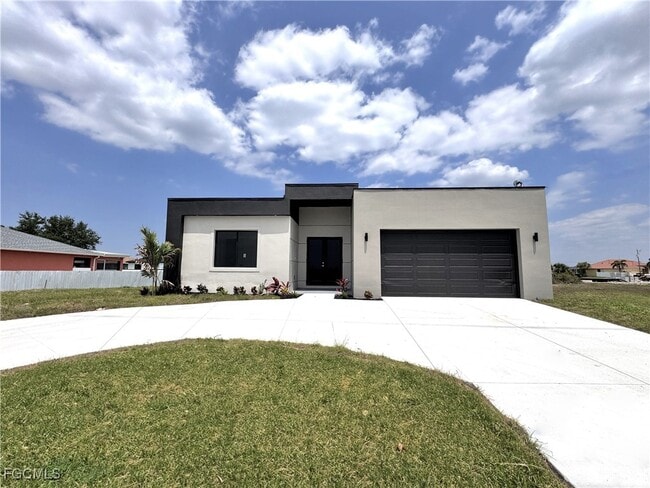 1247 Kismet Pkwy W in Cape Coral, FL - Building Photo - Building Photo