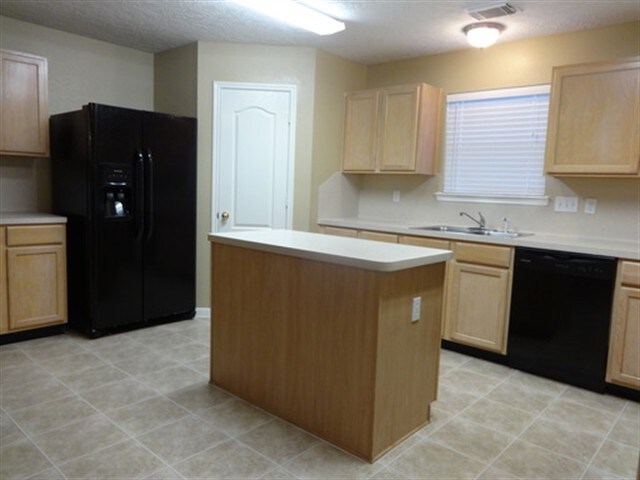 32035 Annice Ln in Pinehurst, TX - Building Photo - Building Photo