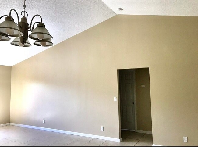 4613 Myla Ln in West Palm Beach, FL - Building Photo - Building Photo