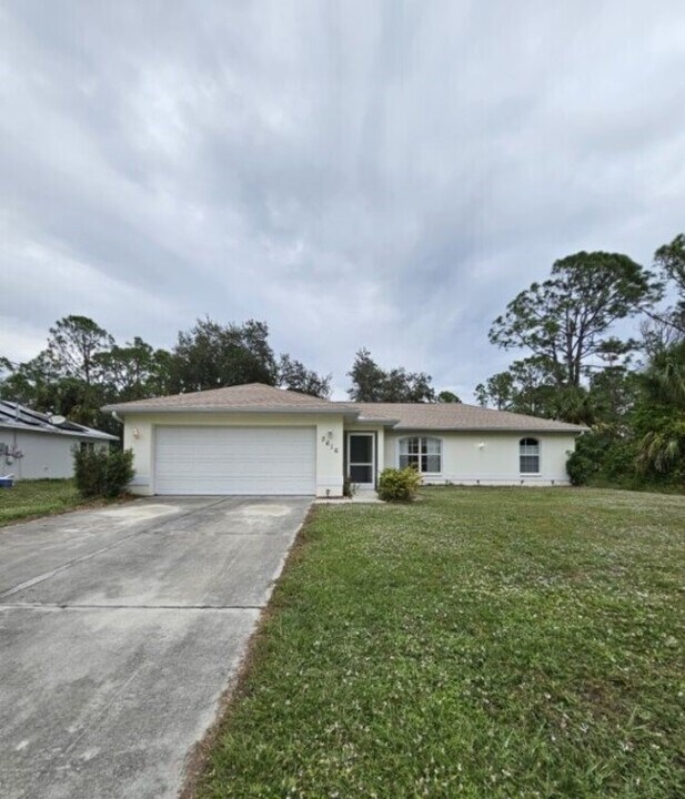 3616 Spinner Ave in North Port, FL - Building Photo