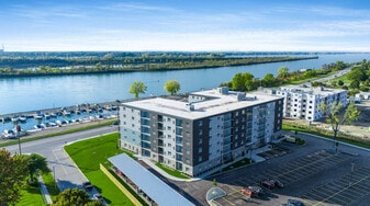 River's Edge I in Amherstburg, ON - Building Photo