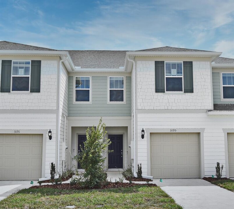 3195 Emerald Acrs Ln in Sanford, FL - Building Photo