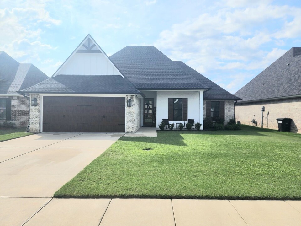 332 Newport Ln in Benton, LA - Building Photo