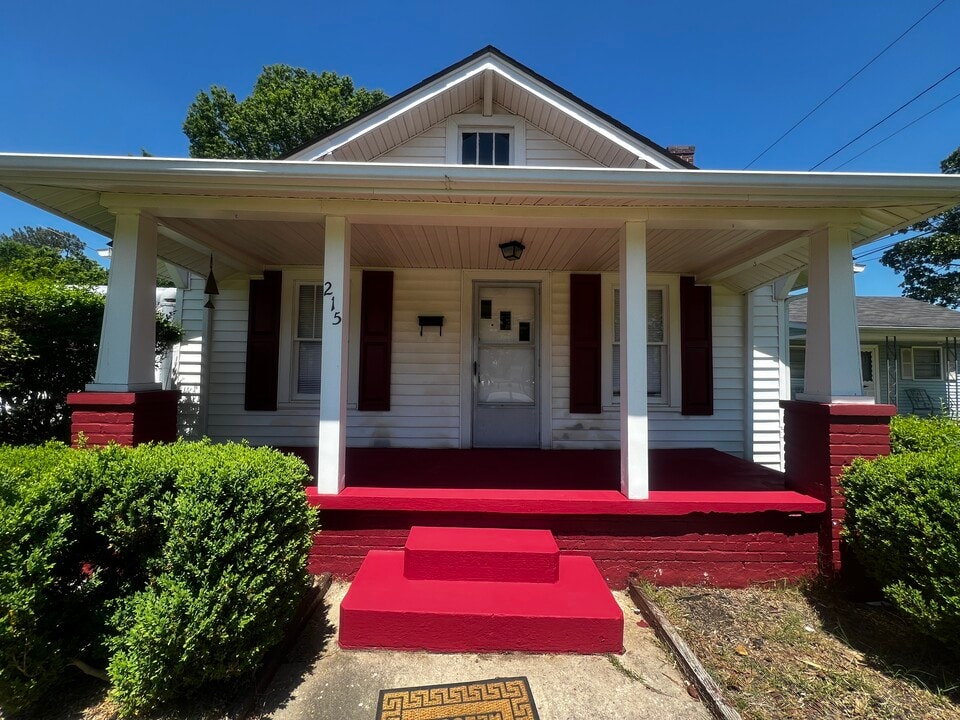 215 Foster St in Burlington, NC - Building Photo