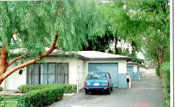 1361 Laurel Ave in Pomona, CA - Foto de edificio - Building Photo